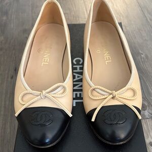 CHANEL Two-Tone Beige and Black Flats